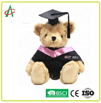 ASTM füllte Teddy Bear Graduation an