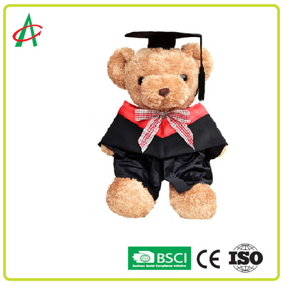 ASTM füllte Teddy Bear Graduation an