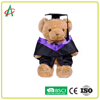 ASTM füllte Teddy Bear Graduation an